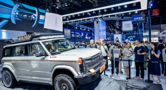 iCAR 03改装车空降成都车展 吸睛之作迎来高光时刻