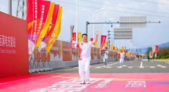 共创共赢，领潮前行 领克用户宁波梅山智造基地前传递亚运“薪火”