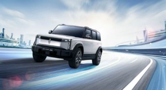 iCAR 03极境驾临“死亡之海”，首款挑战穿越塔克拉玛干沙漠纯电SUV即将启程！